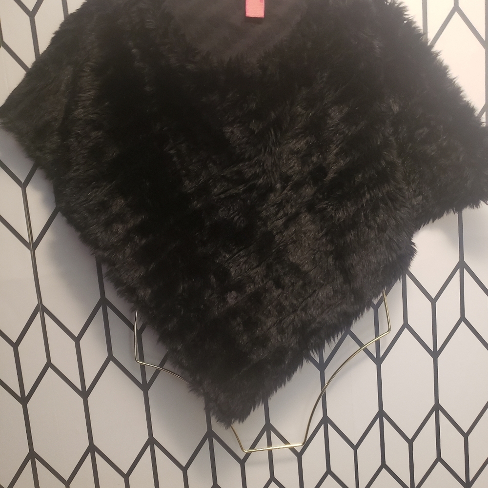 Fur Poncho - Picture 4 of 14